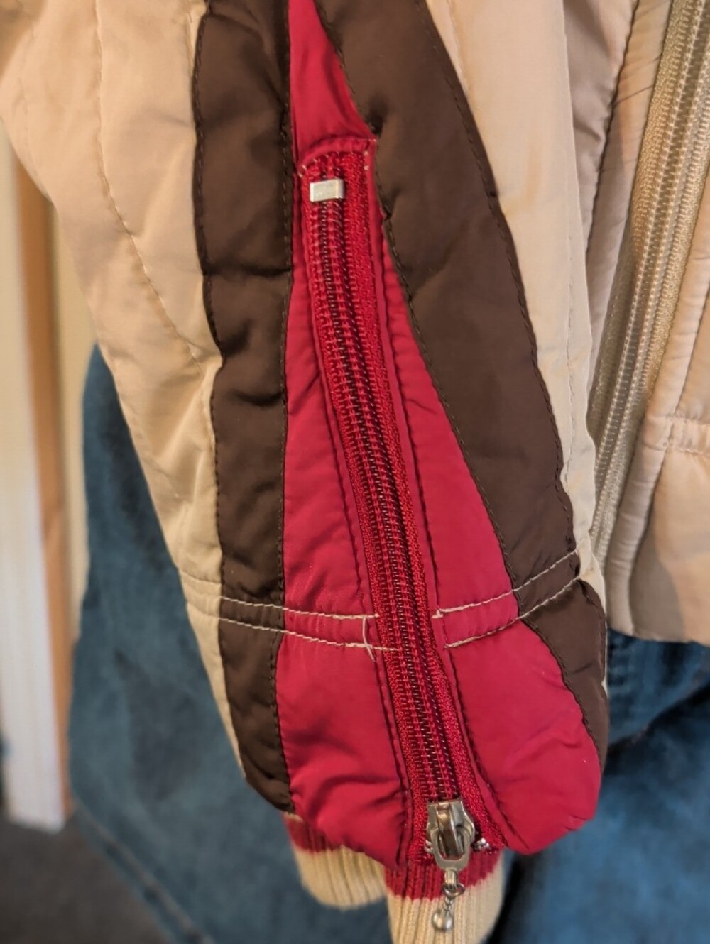 Light Beige Quilted Women’s Puffer Jacket with Contrast Stripe - Picture 3 of 5